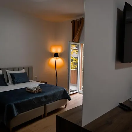 1 Apartment *
